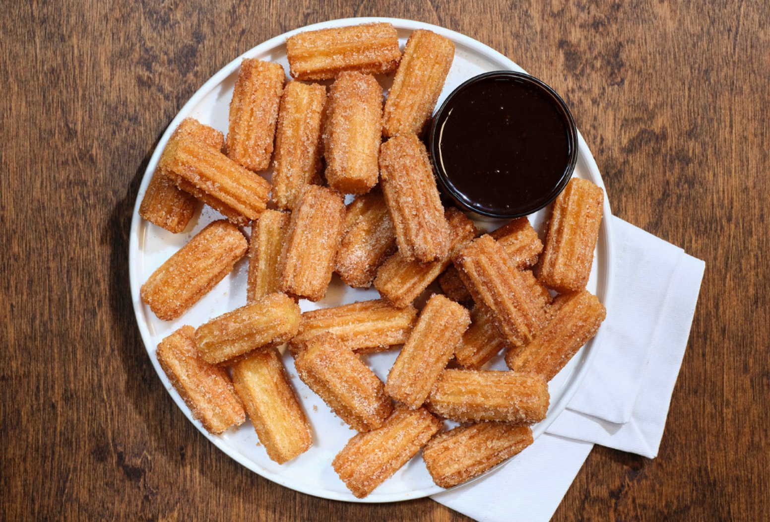 Add sauces, sprinkles and more when serving ¡HOLA! Churros® Bites for more profit.